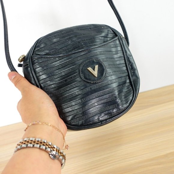 VTG VALENTINO Purse Leather Black Crossbody Small V Logo‎ Sling MARIO VALENTINO - Picture 2 of 16